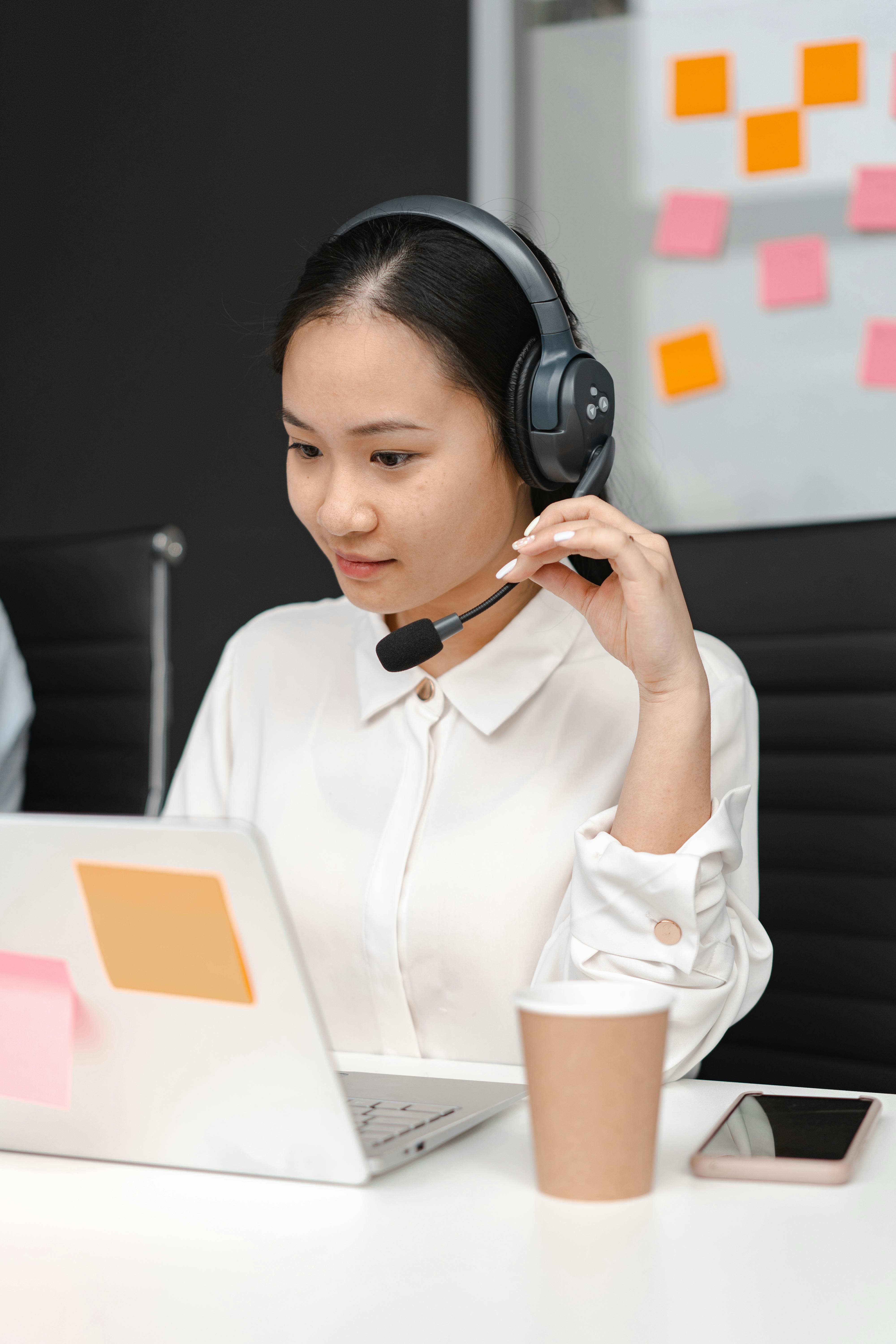 Call center solution features — smart routing, monitoring, and analytics